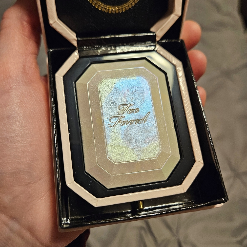 NIB Too Faced Diamond Light Highlighter In Diamond Fire
